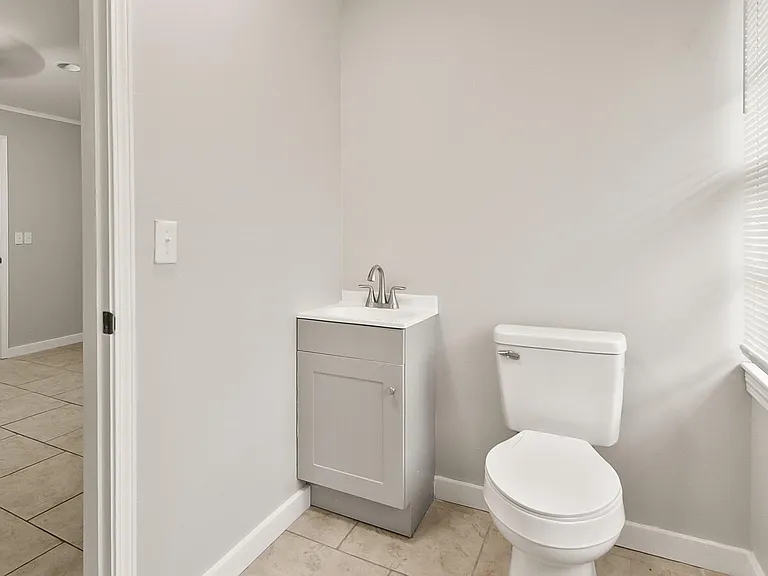 243 Cedar Crst — Photo 12