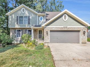 4502 NW Apache Dr, Riverside, MO 64150