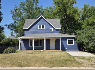 416 Franklin Ave, Larimore, ND 58251