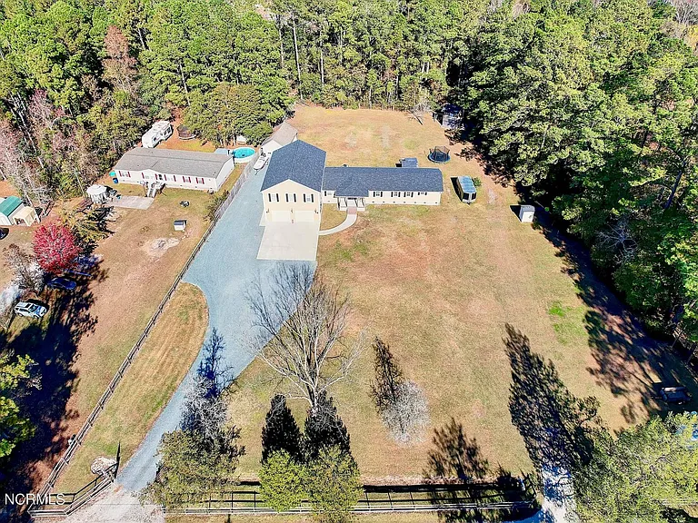 121 Gilbert Curry Dr — Photo 28