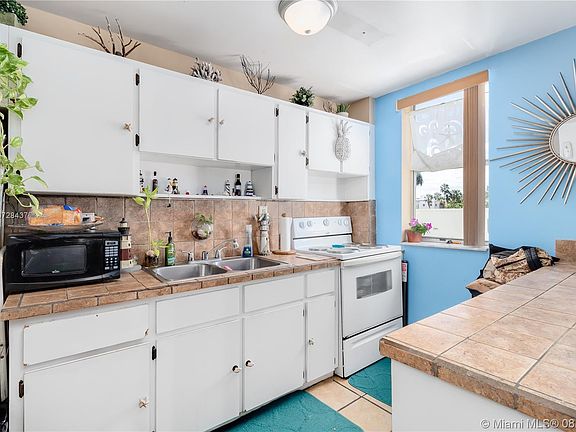 2nd image of 802 Euclid Ave APT 304