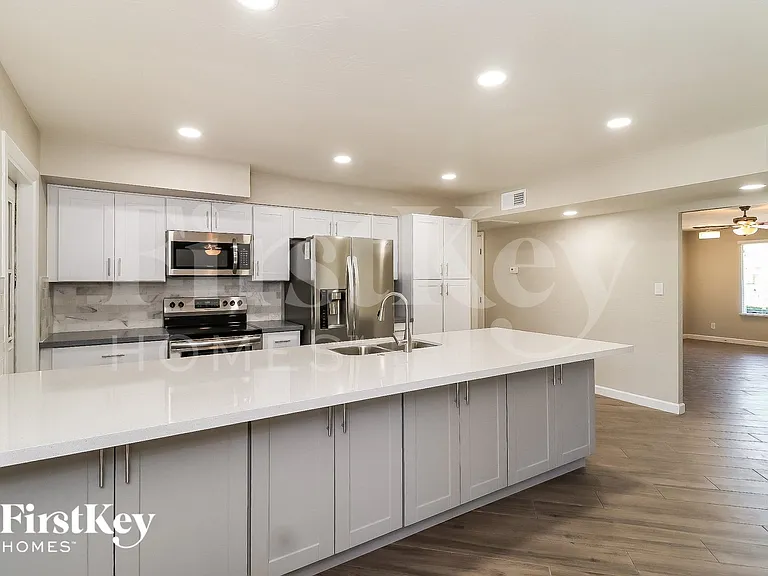 3127 W Shangri La Rd — Photo 7
