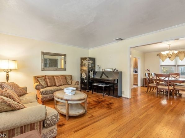 33 Warwick Cir, Springfield Twp., NJ 07081