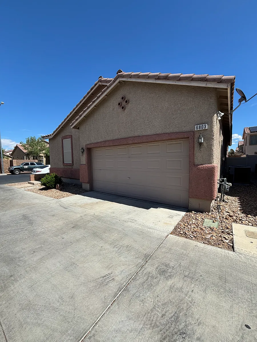 Building Photo - 6803 Frances Celia Ave