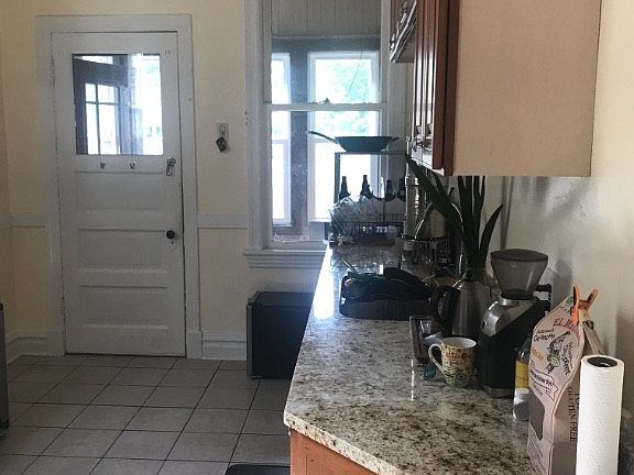 5th image of 1931 W Berteau Ave #2