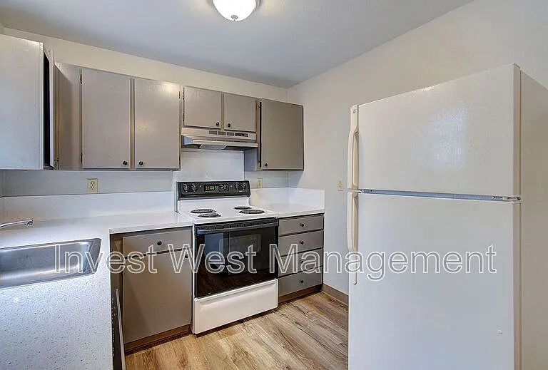 710 NE 15th Ave — Photo 8