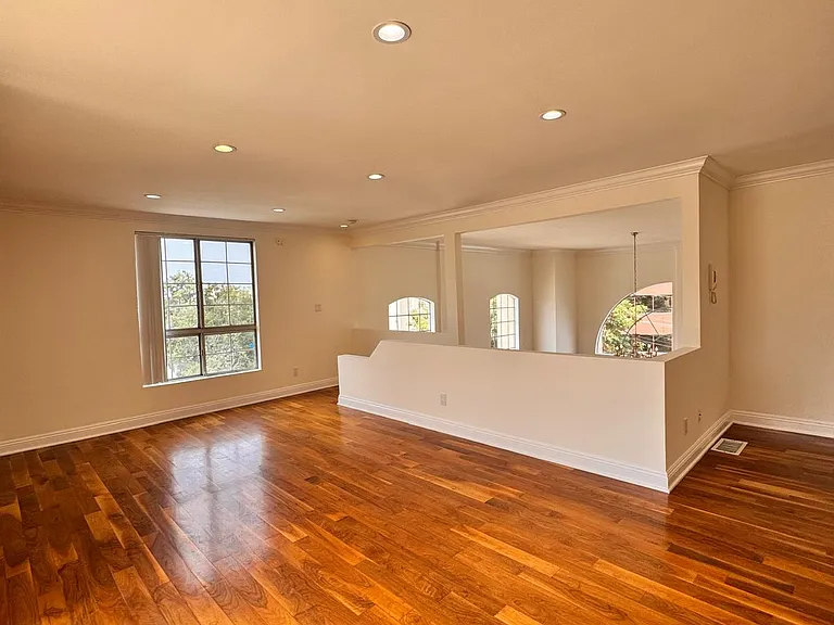 11812 Gorham Ave #Penthouse 1 — Photo 14
