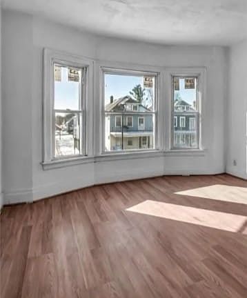 5th image of 312 E Delavan Ave