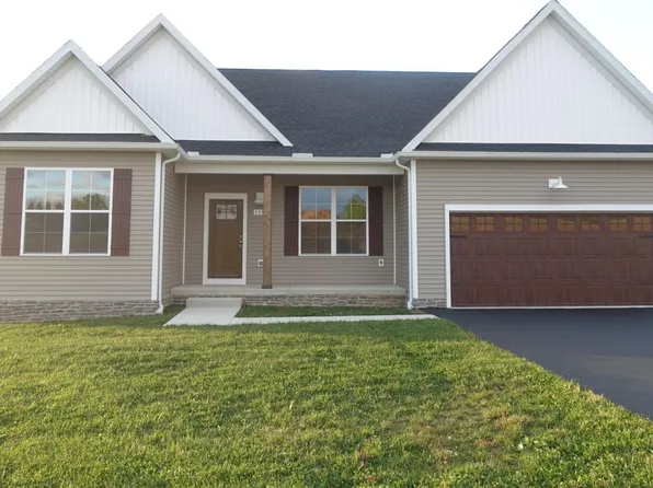 310 Steeple View Dr #18, Hanover, PA 17331