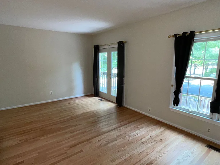 1311 Templeton Pl — Photo 13