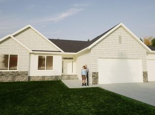 5541 31st St S, Fargo, ND 58104