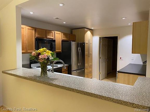 5th image of 46330 Pinehurst Dr