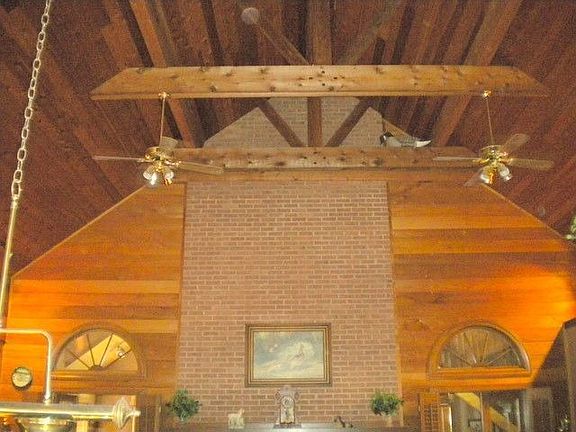 Vaulted Ceiling in Grt Rm