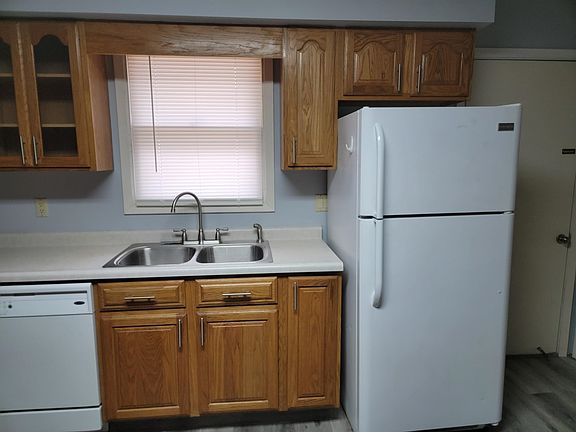 5th image of 1821 W 11th St NE