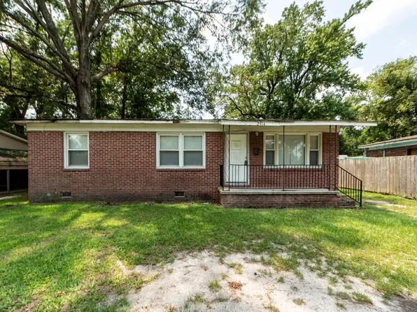 2914 Charlene Dr, North Charleston, SC 29405
