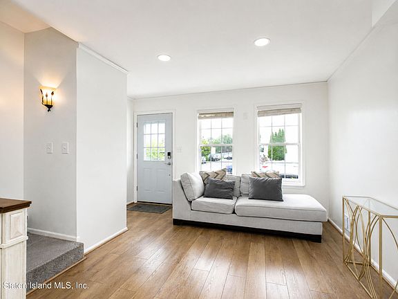 4th image of 78 Millstone Ct