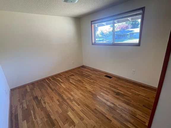 5th image of 540 SW 126th Ave