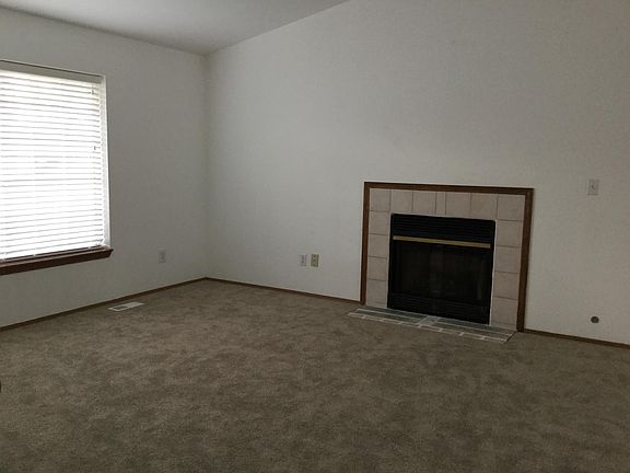 5th image of 3925 205th Pl SW
