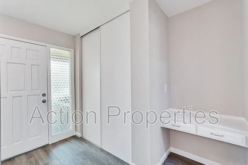 2 bed, 2.0 bath, 1278 sqft, $4,795 — Photo 3