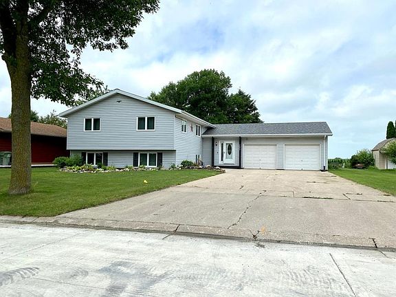 3rd image of 1677 Oakwood Dr