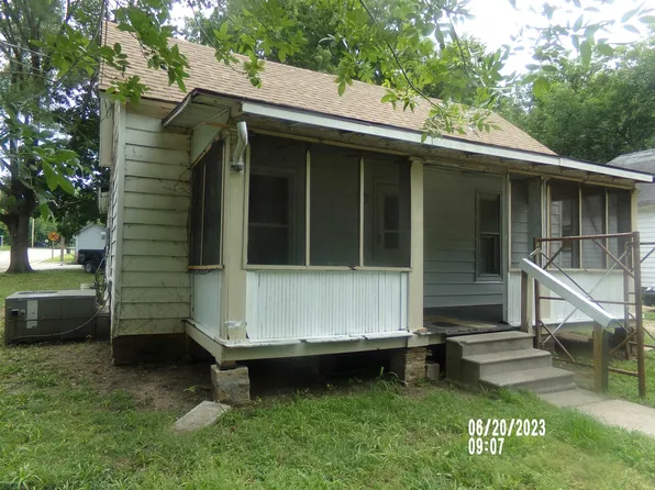 102 Minnesota St, Winfield, KS 67156