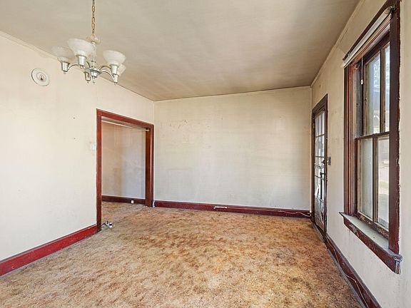 5th image of 200 Winona St W