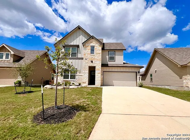 5 bed, 3.0 bath, 2716 sqft, $2,700 — Photo 2
