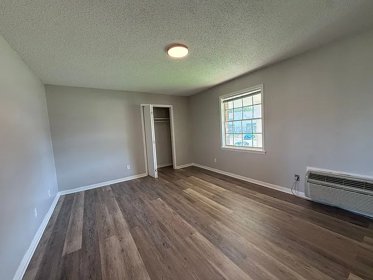 206 Cloverleaf Dr — Photo 3