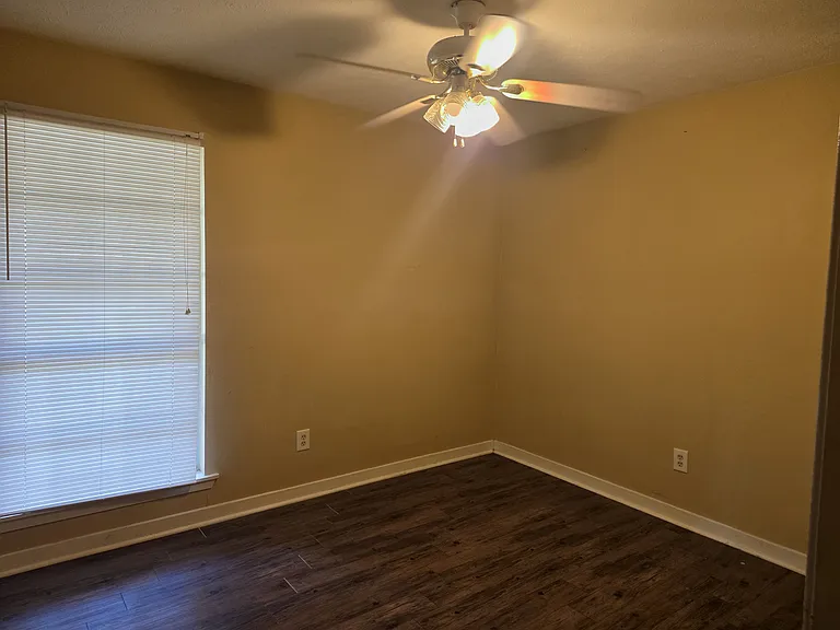 1437 Summit Ave — Photo 5