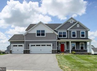 454 Winchester Dr, Chambersburg, PA 17202