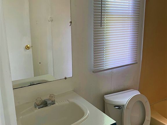 5th image of 140 Foster Ln