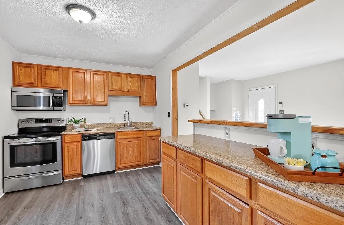 4 bed, 2.0 bath, 1776 sqft, $888 — Photo 4