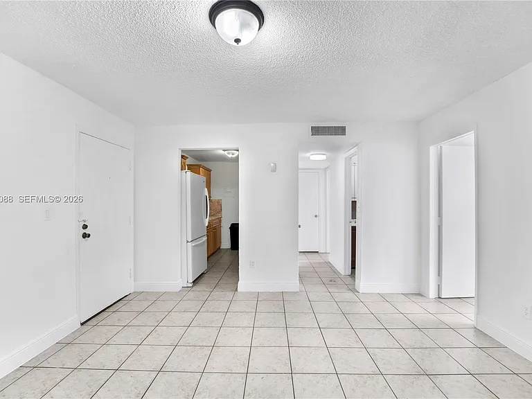 1305 W 53rd St #420 — Photo 7