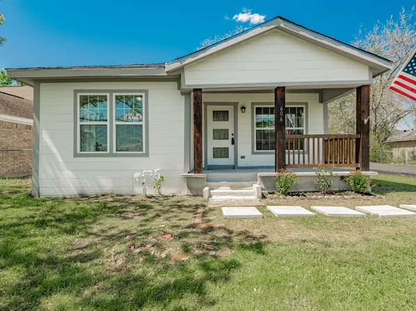 606 S Catherine St, Terrell, TX 75160