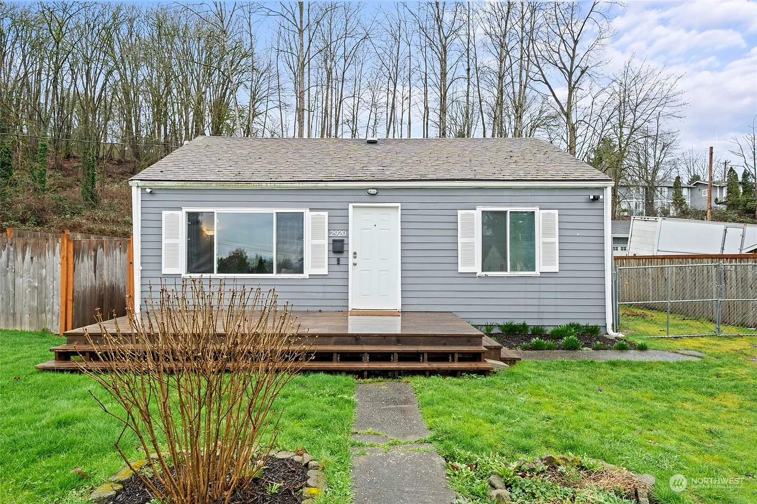 2920 E N Street photo 1