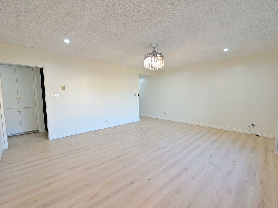 extremely bright and spacious fully upgraded 2 bed unit (2nd floor end unit, very quiet)