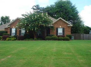 1724 Honeysuckle Ridge Dr, Deatsville, AL 36022