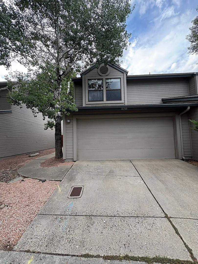 Gorgeous Foxglenn Rental — Photo 1