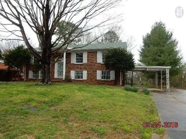 308 Sheriff Dr, Clarksville, TN 37042