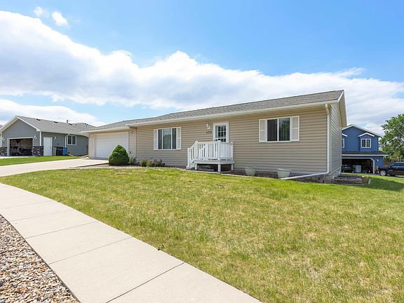 3rd image of 434 Field View Dr