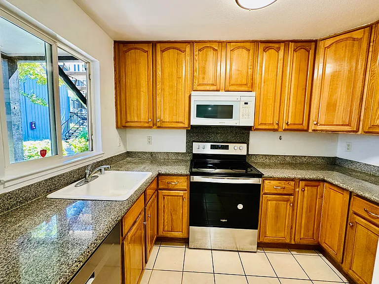 106 Rancho Dr #D — Photo 1