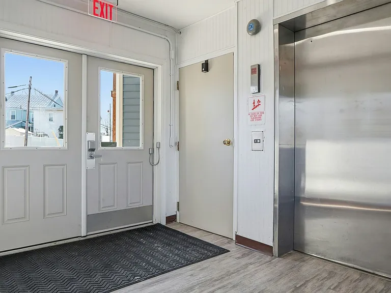105 E Allen St #308 — Photo 8