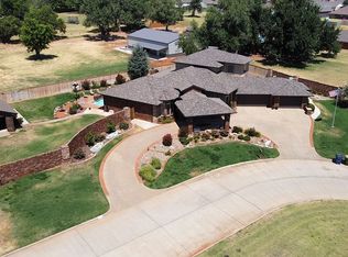 2849 Country Club Dr, Chickasha, OK 73018