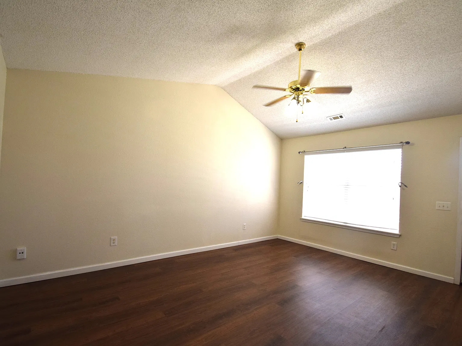 3 bed, 1174 sqft, $1,500 — Photo 4