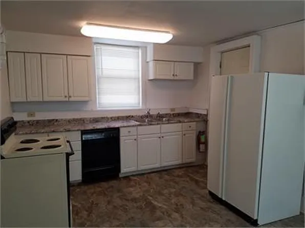 W 25th St 810, 810 W 25th St, Cedar Falls, IA 50613