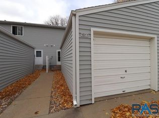 1011 S Bridgeport Pl, Sioux Falls, SD 57106