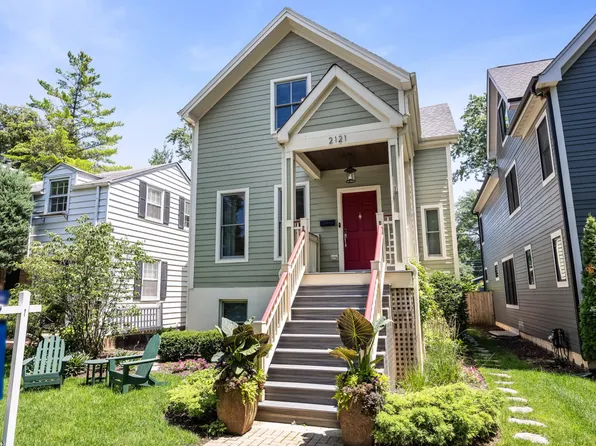 2121 Pioneer Rd, Evanston, IL 60201