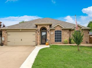 912 Crowder Dr, Crowley, TX 76036