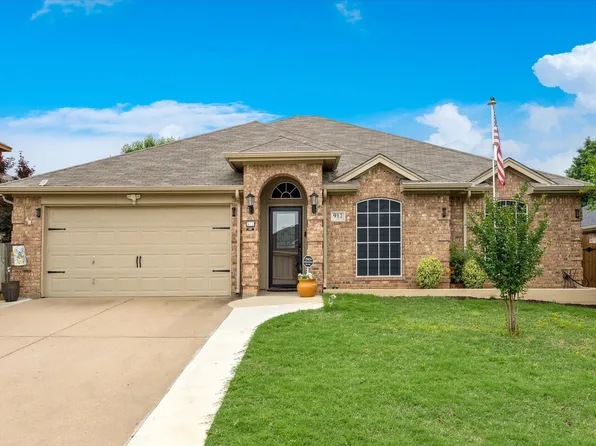912 Crowder Dr, Crowley, TX 76036