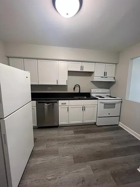 1105 Evans Avenue - 4B — Photo 3